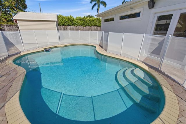 7151 SW 14th St, Pembroke Pines, FL 33023