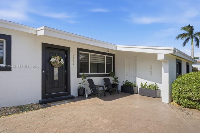 7151 SW 14th St, Pembroke Pines, FL 33023