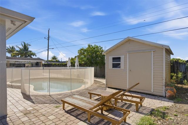 7151 SW 14th St, Pembroke Pines, FL 33023