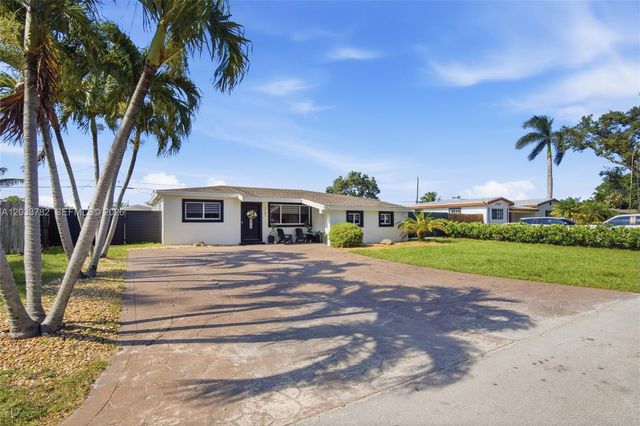 7151 SW 14th St, Pembroke Pines, FL 33023