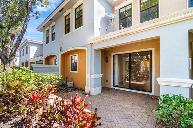 238 E Chrystie Circle, Delray Beach, FL 33484