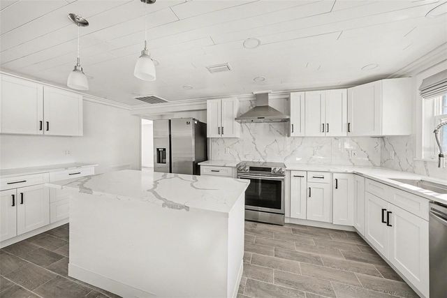 8817 AUDREY LANE, Tampa, FL 33615