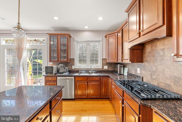 23276 FALLEN HILLS DR, Brambleton, VA 20148