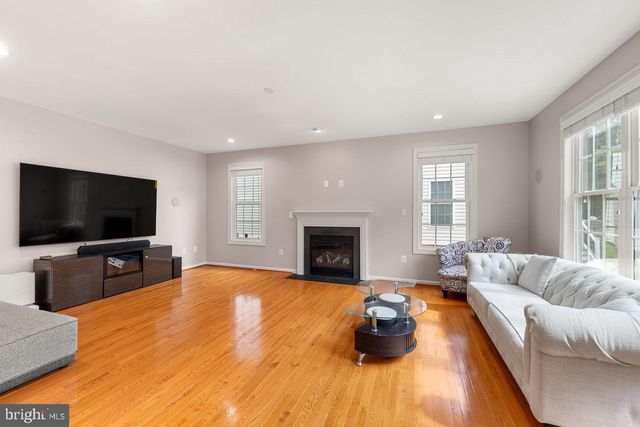23276 FALLEN HILLS DR, Brambleton, VA 20148