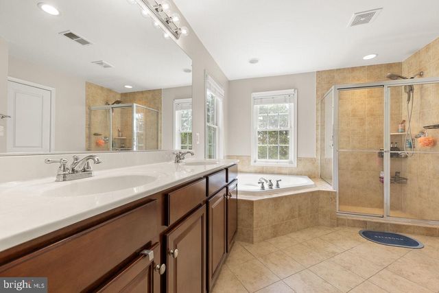 23276 FALLEN HILLS DR, Brambleton, VA 20148
