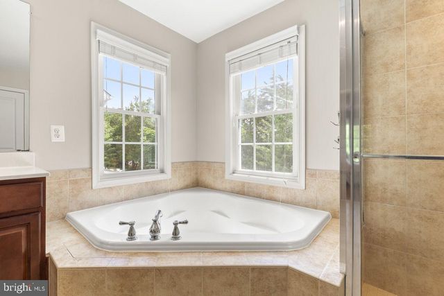 23276 FALLEN HILLS DR, Brambleton, VA 20148