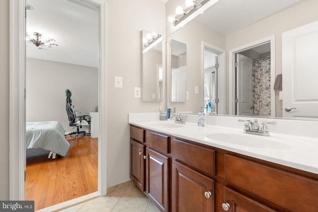 23276 FALLEN HILLS DR, Brambleton, VA 20148