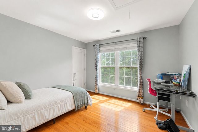 23276 FALLEN HILLS DR, Brambleton, VA 20148