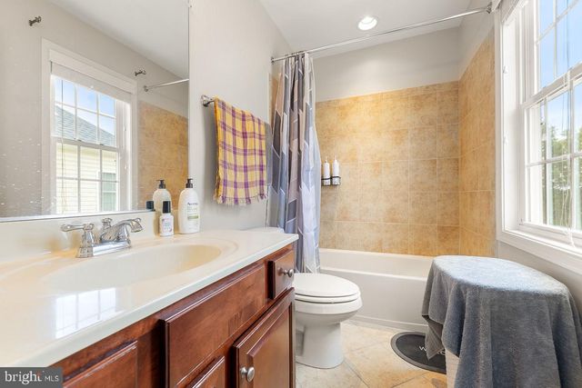 23276 FALLEN HILLS DR, Brambleton, VA 20148