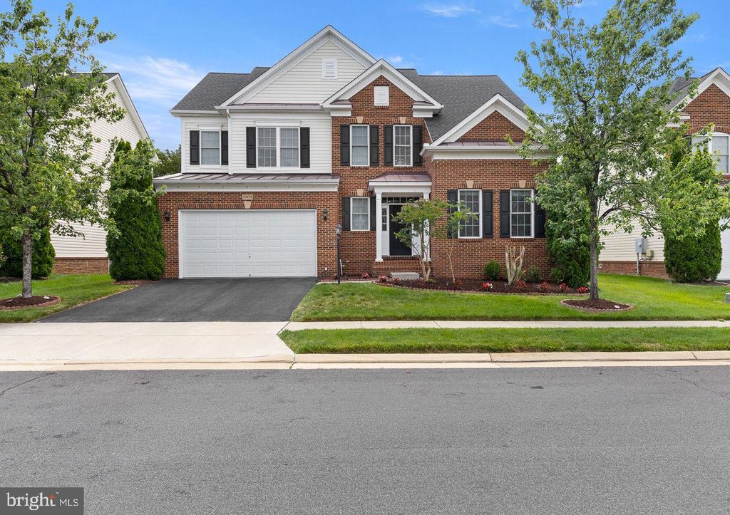 23276 FALLEN HILLS DR, Brambleton, VA 20148