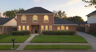 1918 Prairie Creek Drive, Pearland, TX 77581
