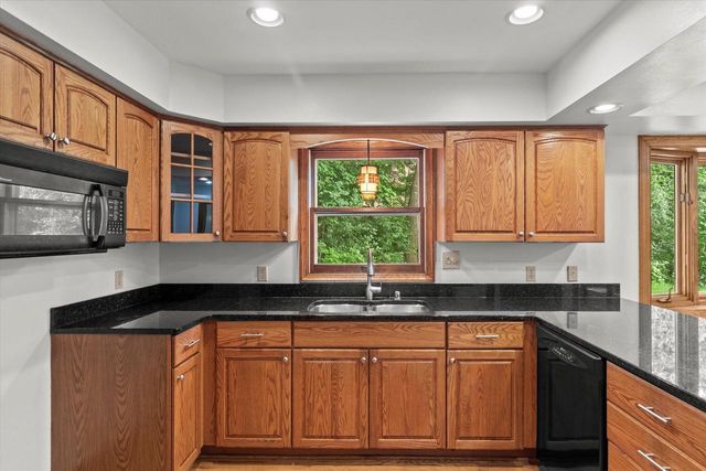 840 Tanglewood DRIVE, Brookfield, WI 53005