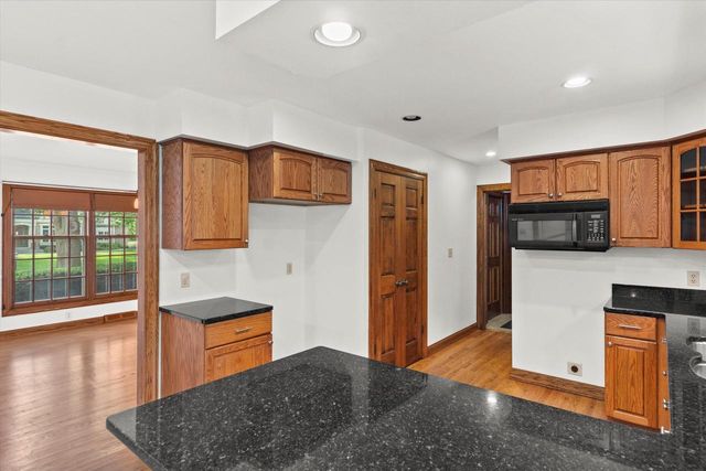 840 Tanglewood DRIVE, Brookfield, WI 53005