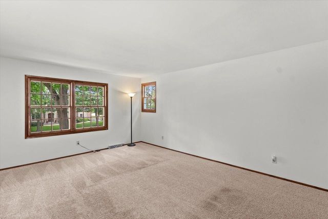 840 Tanglewood DRIVE, Brookfield, WI 53005