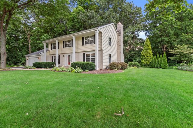 840 Tanglewood DRIVE, Brookfield, WI 53005