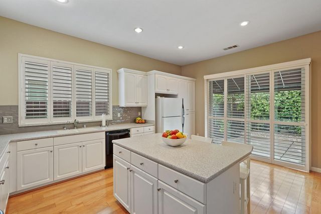 2088 Incline Dr, Lodi, CA 95242