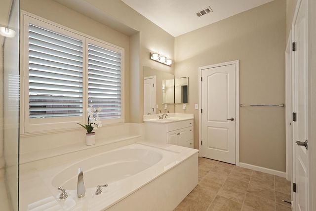 2088 Incline Dr, Lodi, CA 95242