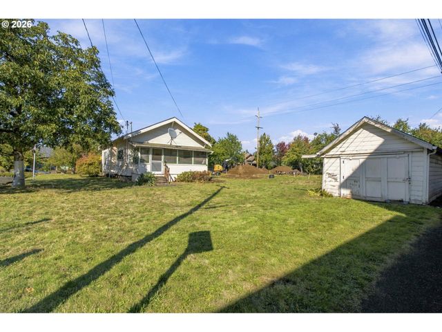 533 D St, Springfield, OR 97477