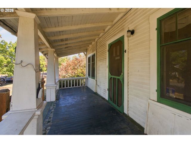 533 D St, Springfield, OR 97477