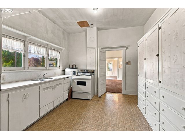 533 D St, Springfield, OR 97477