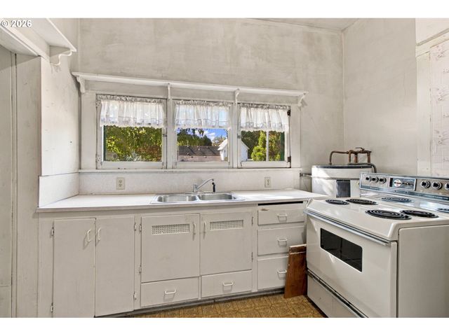 533 D St, Springfield, OR 97477