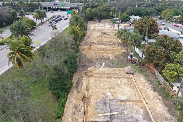 6745 Forest Court, West Palm Beach, FL 33405