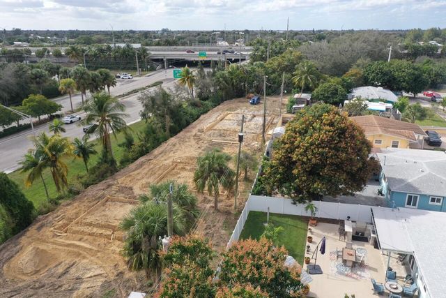 6745 Forest Court, West Palm Beach, FL 33405