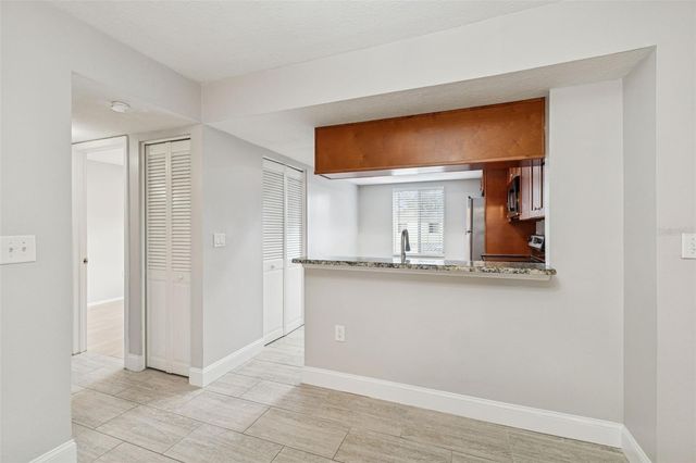 208 PALMETTO CT 208, Oldsmar, FL 34677