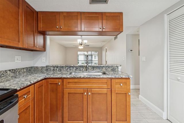 208 PALMETTO CT 208, Oldsmar, FL 34677