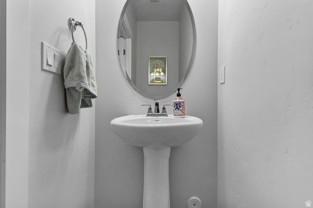 324 S 600 W, Centerville, UT 84014