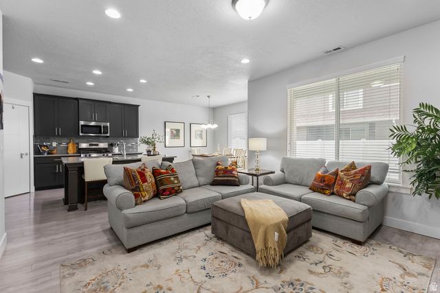 324 S 600 W, Centerville, UT 84014