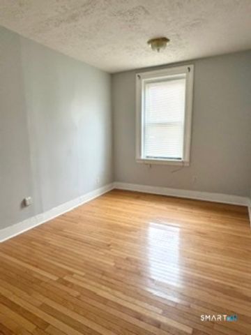 860 State Street 2-F, New Haven, CT 06511