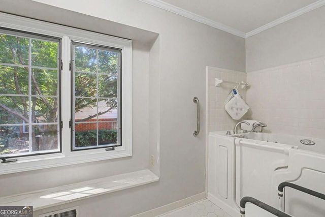 1883 Bedfordshire Court, Decatur, GA 30033