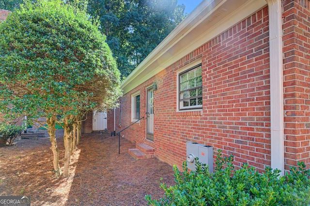 1883 Bedfordshire Court, Decatur, GA 30033