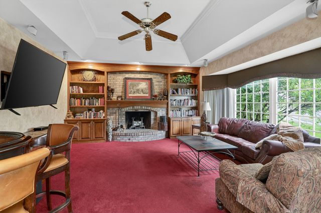 26W248 Tuckaway Court, Winfield, IL 60190