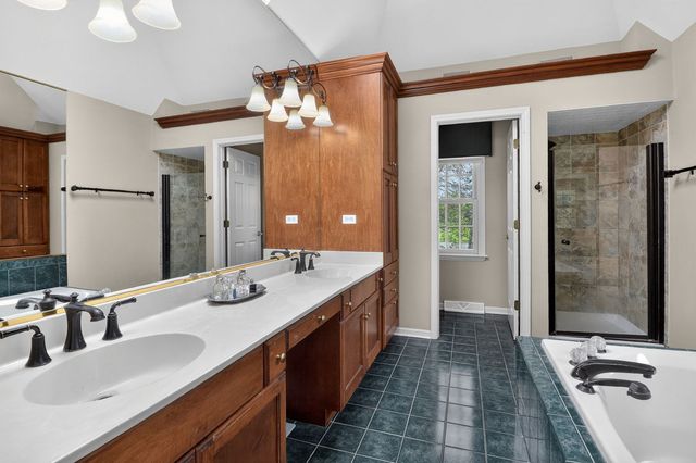 26W248 Tuckaway Court, Winfield, IL 60190
