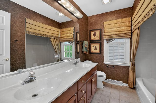 26W248 Tuckaway Court, Winfield, IL 60190