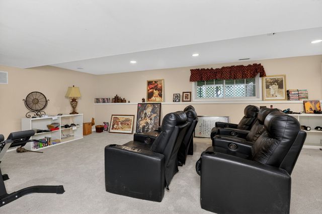 26W248 Tuckaway Court, Winfield, IL 60190