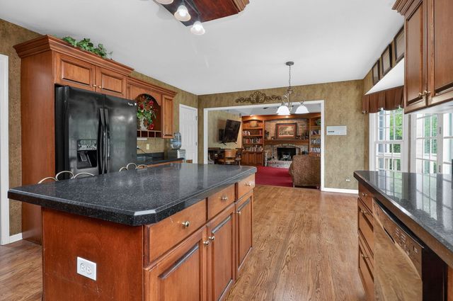 26W248 Tuckaway Court, Winfield, IL 60190