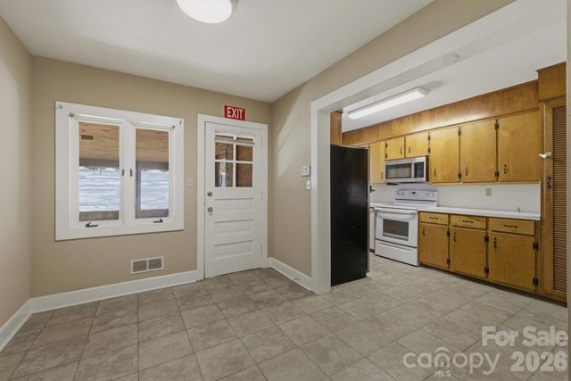 402 Pennton Avenue SW, Lenoir, NC 28645