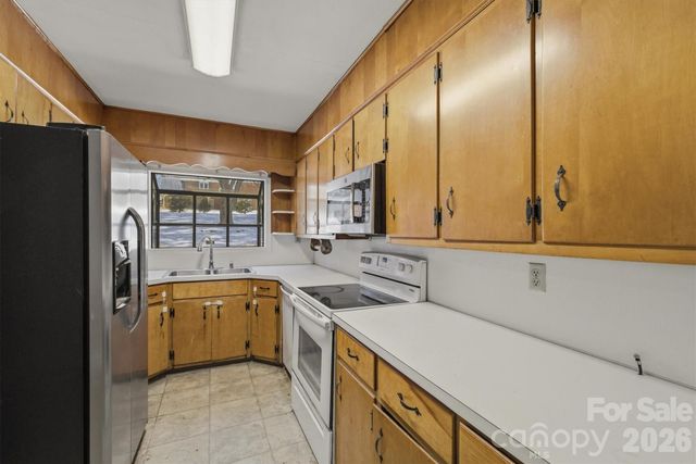 402 Pennton Avenue SW, Lenoir, NC 28645