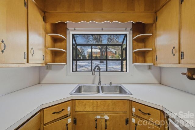 402 Pennton Avenue SW, Lenoir, NC 28645