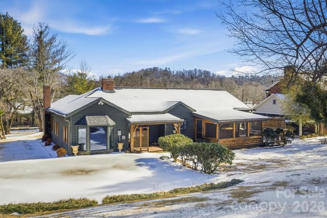 402 Pennton Avenue SW, Lenoir, NC 28645