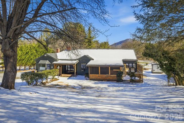 402 Pennton Avenue SW, Lenoir, NC 28645