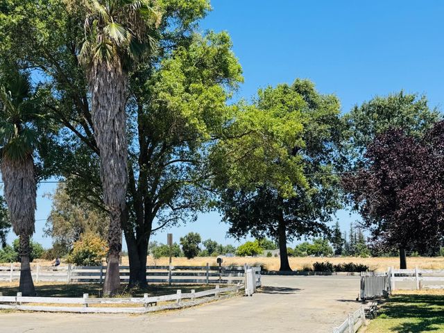 9086 Gerber Rd, Sacramento, CA 95829
