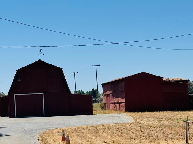 9086 Gerber Rd, Sacramento, CA 95829