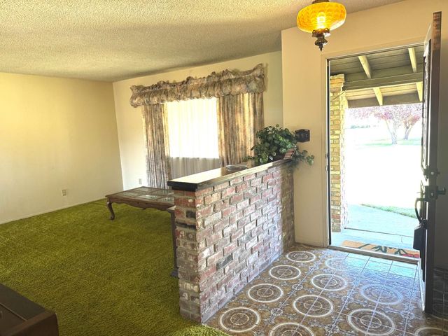 9086 Gerber Rd, Sacramento, CA 95829