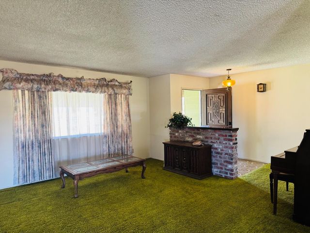 9086 Gerber Rd, Sacramento, CA 95829