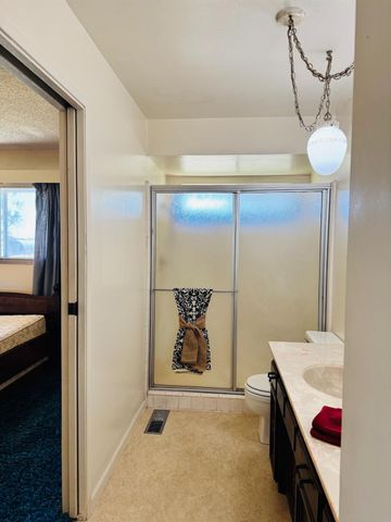 9086 Gerber Rd, Sacramento, CA 95829