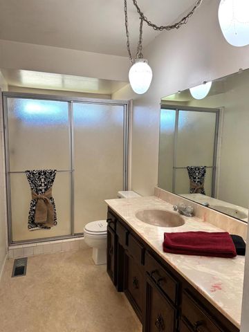 9086 Gerber Rd, Sacramento, CA 95829